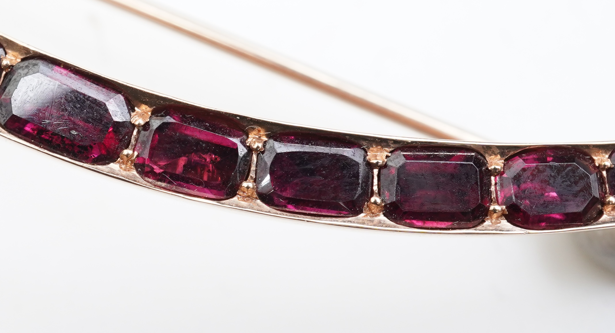 A late Victorian garnet brooch, late 19th century